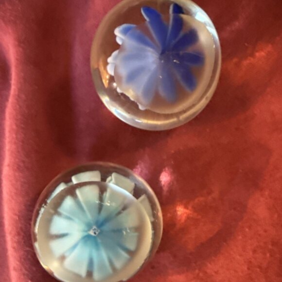 Lot Of Two Glass Paperweights Present as Flowers, Both in Blue Colors About 2“ - Picture 6 of 6